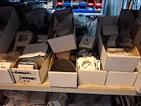 Partij installatiemateriaal o.a. busch-duro, gira, grohe, geberit, etc - afbeelding 30 van  101
