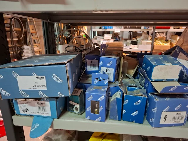 Partij installatiemateriaal o.a. busch-duro, gira, grohe, geberit, etc - afbeelding 46 van  101