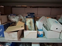 Partij installatiemateriaal o.a. busch-duro, gira, grohe, geberit, etc - afbeelding 60 van  101