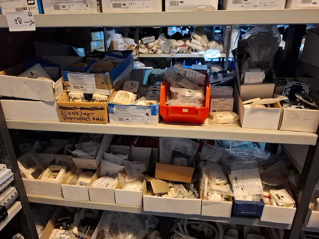 Partij installatiemateriaal o.a. busch-duro, gira, grohe, geberit, etc - afbeelding 58 van  101