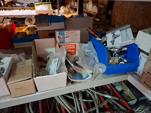 Partij installatiemateriaal o.a. busch-duro, gira, grohe, geberit, etc - afbeelding 78 van  101