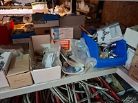 Partij installatiemateriaal o.a. busch-duro, gira, grohe, geberit, etc - afbeelding 78 van  101