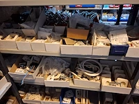 Partij installatiemateriaal o.a. busch-duro, gira, grohe, geberit, etc - afbeelding 69 van  101