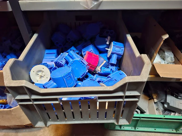 Partij installatiemateriaal o.a. haier, technosystem - afbeelding 49 van  67