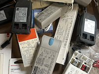 Partij installatiemateriaal, verlichting en drivers - afbeelding 4 van  8