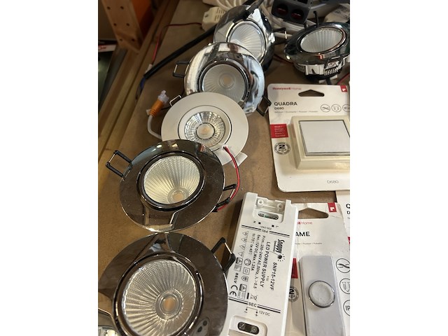 Partij installatiemateriaal, verlichting en drivers - afbeelding 7 van  8