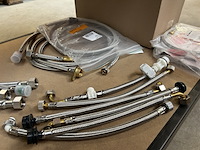 Partij installatiemateriaal w.o. aansluitslang voor kranen w.o. hansgrohe, legrand, duravit - afbeelding 4 van  9