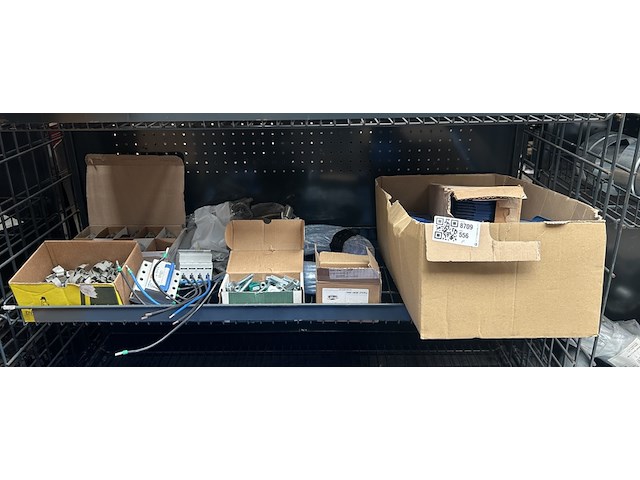 Partij installatiemateriaal w.o. aardlekautomaten - afbeelding 1 van  7