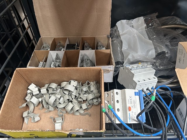 Partij installatiemateriaal w.o. aardlekautomaten - afbeelding 2 van  7
