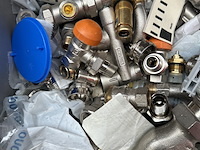 Partij installatiemateriaal w.o. bedieningsknoppen w.o. jaga - afbeelding 2 van  6