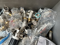 Partij installatiemateriaal w.o. bedieningsknoppen w.o. jaga - afbeelding 4 van  6