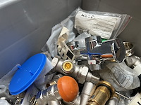 Partij installatiemateriaal w.o. bedieningsknoppen w.o. jaga - afbeelding 6 van  6
