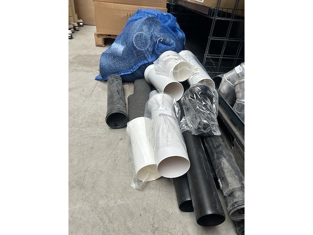 Partij installatiemateriaal w.o. closet aansluitstuk, w.o. viega - afbeelding 1 van  5