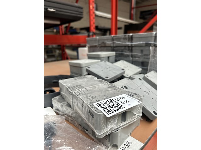 Partij installatiemateriaal w.o. dakbeschotbeugel w.o. ubbink - afbeelding 5 van  6