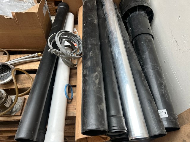 Partij installatiemateriaal w.o. drains en hulpstukken - afbeelding 8 van  13