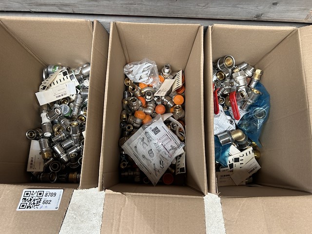 Partij installatiemateriaal w.o. fittingen en koppelingen - afbeelding 1 van  4