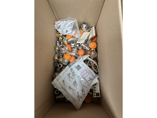 Partij installatiemateriaal w.o. fittingen en koppelingen - afbeelding 2 van  4