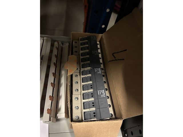 Partij installatiemateriaal w.o. klauke, weidmuller - afbeelding 2 van  12