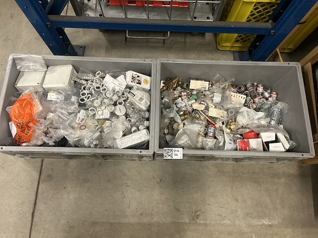 Partij installatiemateriaal w.o. koppelingen w.o. uponor - afbeelding 1 van  9