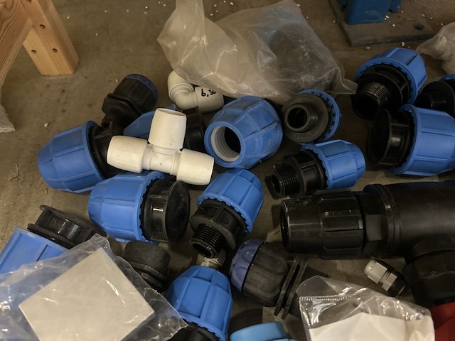 Partij installatiemateriaal w.o. koppelstukken, knelkoppeling - afbeelding 4 van  7