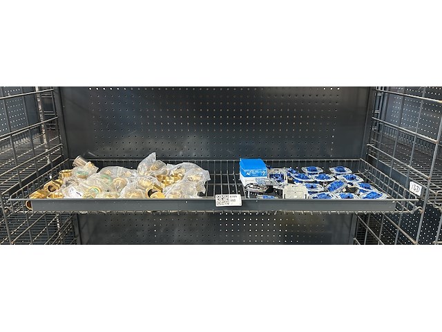 Partij installatiemateriaal w.o. messing fittingen en koppelingen - afbeelding 1 van  8