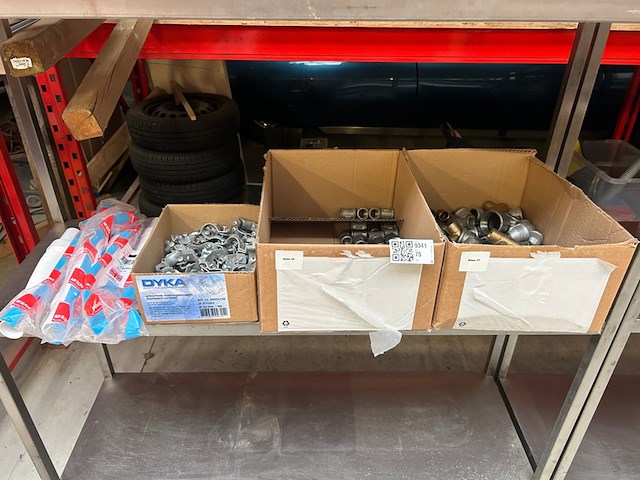 Partij installatiemateriaal w.o. messing koppelingen en fittingen - afbeelding 1 van  9