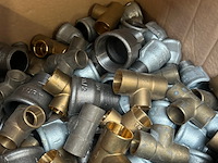Partij installatiemateriaal w.o. messing koppelingen en fittingen - afbeelding 9 van  9