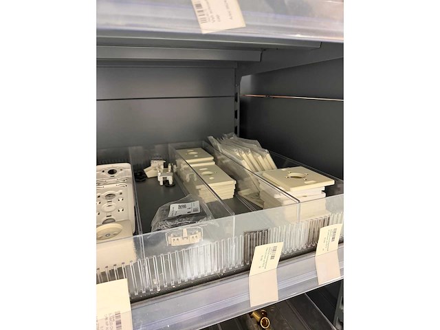 Partij installatiemateriaal w.o. messing koppelingen en koperen hulpstukken - afbeelding 5 van  20