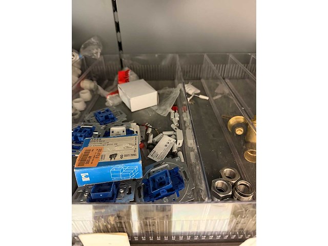 Partij installatiemateriaal w.o. messing koppelingen en koperen hulpstukken - afbeelding 10 van  20