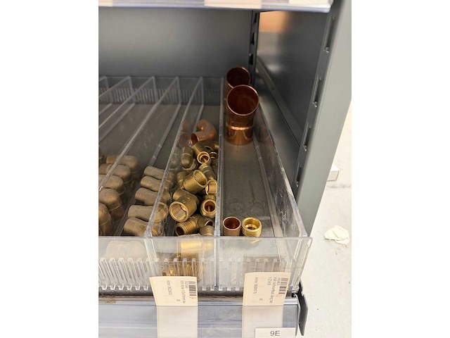 Partij installatiemateriaal w.o. messing koppelingen en koperen hulpstukken - afbeelding 14 van  20