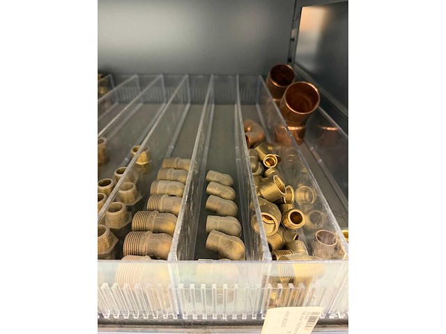 Partij installatiemateriaal w.o. messing koppelingen en koperen hulpstukken - afbeelding 16 van  20