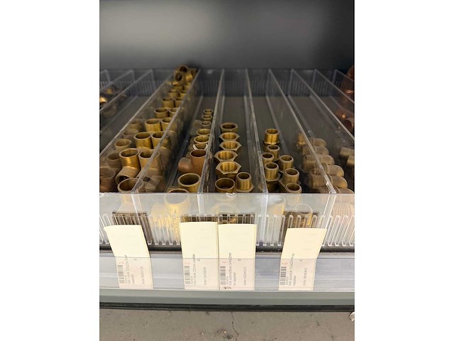 Partij installatiemateriaal w.o. messing koppelingen en koperen hulpstukken - afbeelding 17 van  20