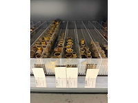 Partij installatiemateriaal w.o. messing koppelingen en koperen hulpstukken - afbeelding 17 van  20