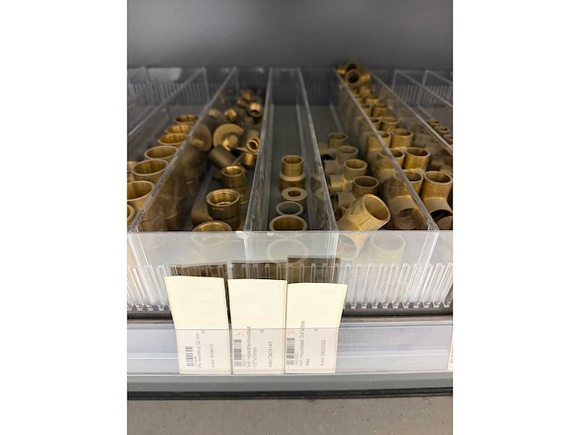 Partij installatiemateriaal w.o. messing koppelingen en koperen hulpstukken - afbeelding 19 van  20
