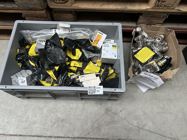 Partij installatiemateriaal w.o. persfittingen - afbeelding 1 van  6