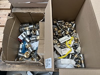 Partij installatiemateriaal w.o. perskoppelingen en knelfittingen - afbeelding 1 van  5