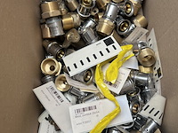 Partij installatiemateriaal w.o. perskoppelingen en knelfittingen - afbeelding 2 van  5