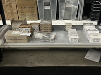 Partij installatiemateriaal w.o. smeltpatronen, passchroeven siemens - afbeelding 1 van  9