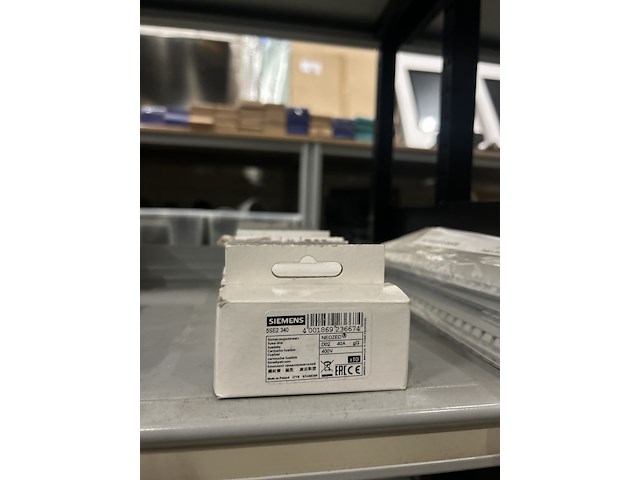 Partij installatiemateriaal w.o. smeltpatronen, passchroeven siemens - afbeelding 7 van  9