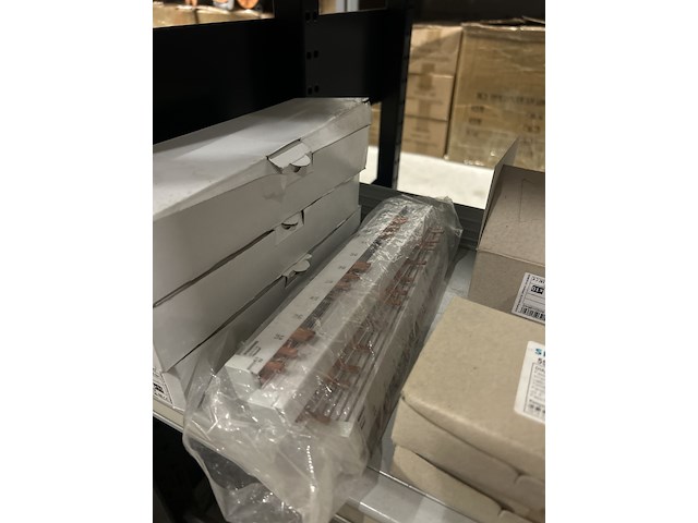Partij installatiemateriaal w.o. smeltpatronen, passchroeven siemens - afbeelding 8 van  9