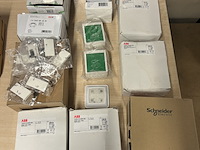 Partij installatiemateriaal w.o. werkschakelaar, w.o. abb, wiska, wago - afbeelding 1 van  7