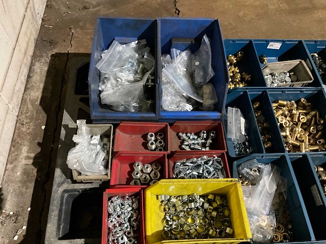 Partij installatiemateriaal - afbeelding 4 van  7