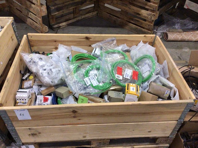 Partij installatiemateriaal - afbeelding 1 van  2