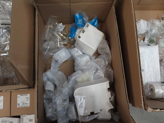 Partij installatiemateriaal - afbeelding 11 van  21