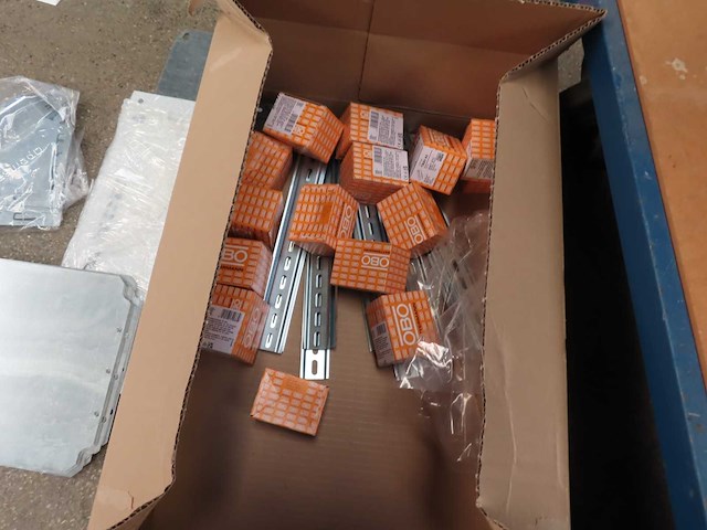 Partij installatiemateriaal - afbeelding 17 van  21