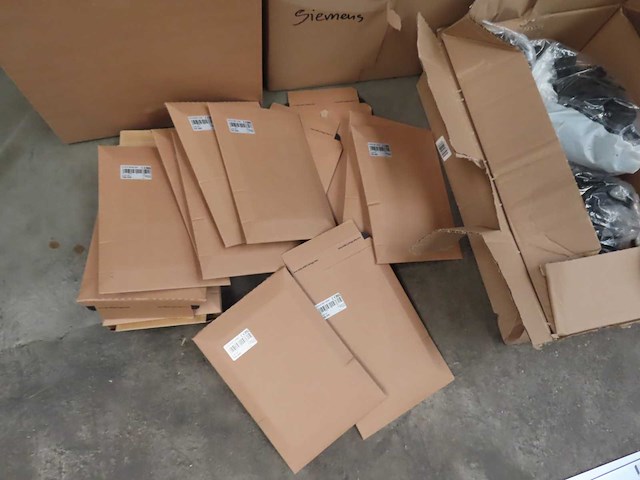 Partij installatiemateriaal - afbeelding 21 van  21