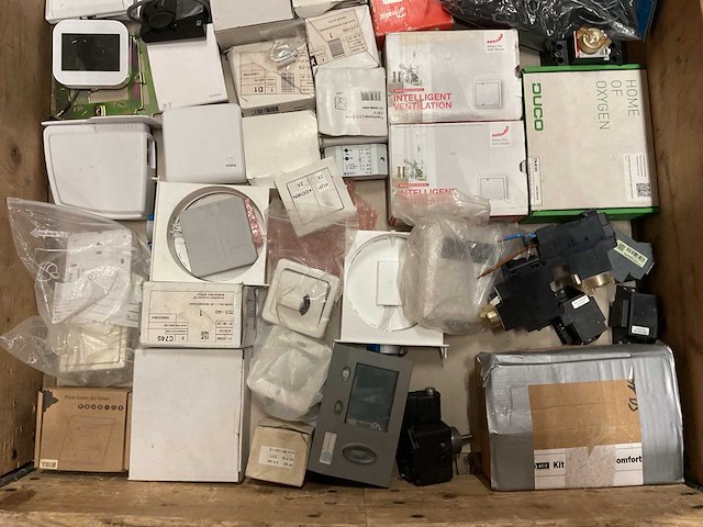 Partij installatiemateriaal - afbeelding 2 van  3