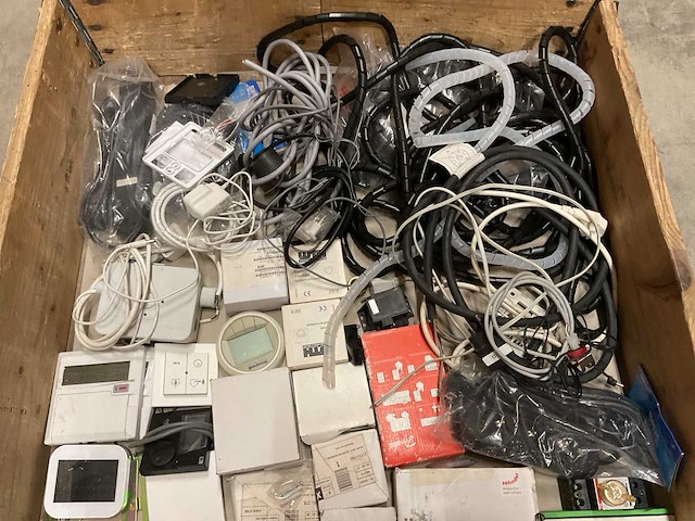 Partij installatiemateriaal - afbeelding 3 van  3