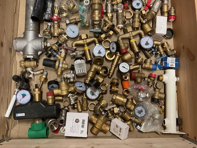 Partij installatiemateriaal - afbeelding 2 van  3