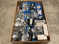 Partij installatiemateriaal - afbeelding 1 van  3